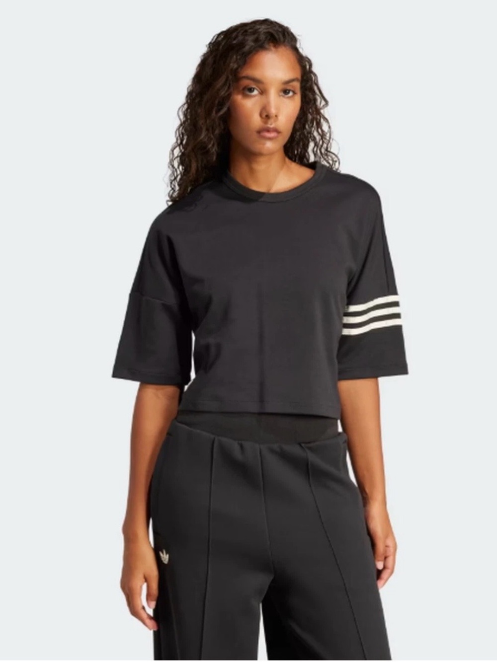 Adidas Originals Neuclassics T-shirt in black with white 3-Stripes on the sleeve